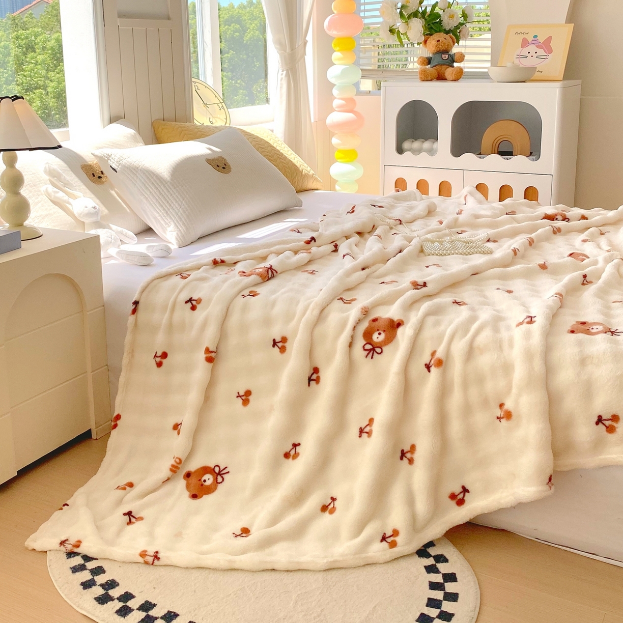 91家纺网 家纺一手货源 找家纺 yyds网供 2025新款简约印花泡泡绒毯多功能加绒盖毯沙发空调房办公午休毯毛毯毯子 樱桃小熊-泡泡绒