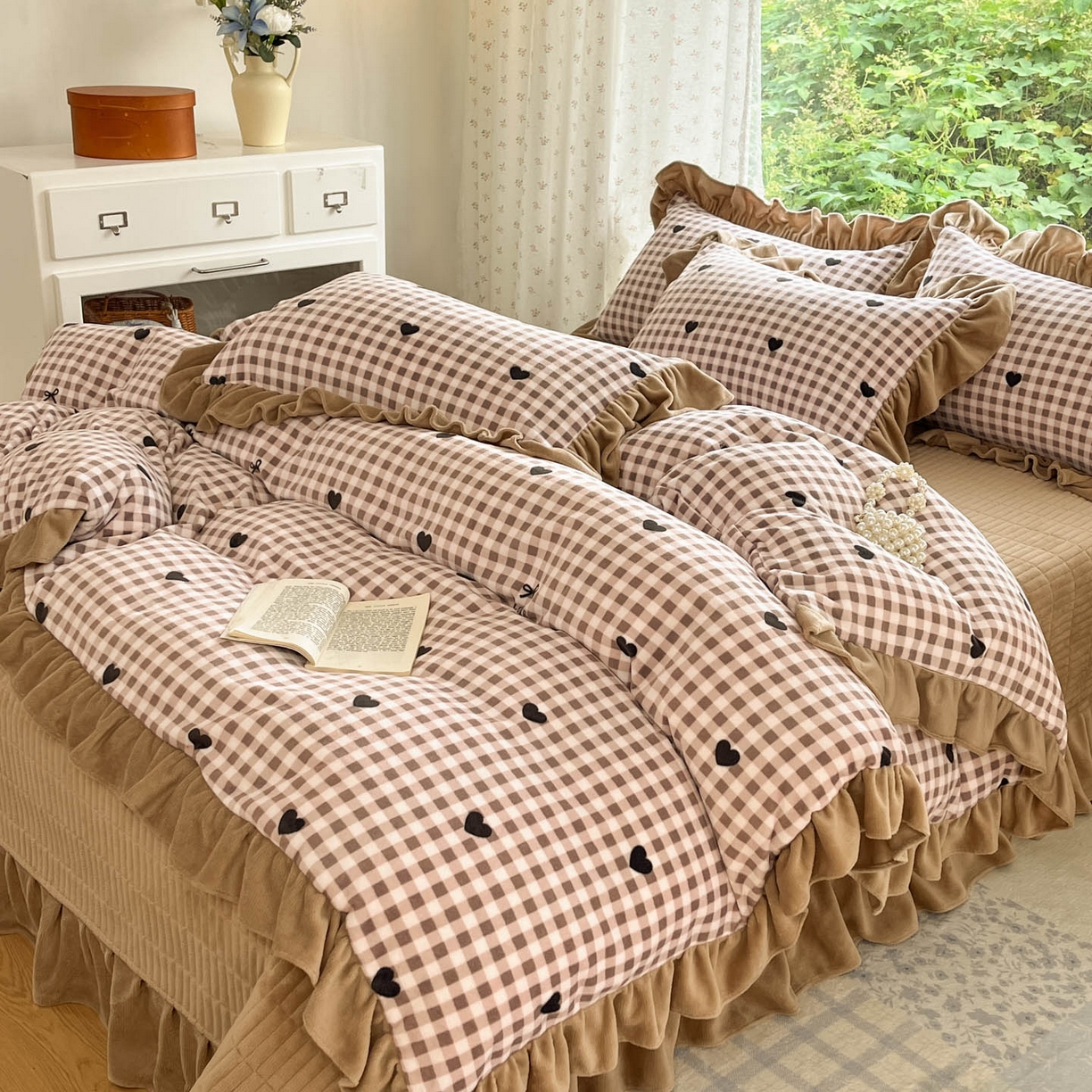 91家纺网 家纺一手货源 找家纺 牵依 2025新款韩版牛奶绒夹棉床盖四件套 爱心格