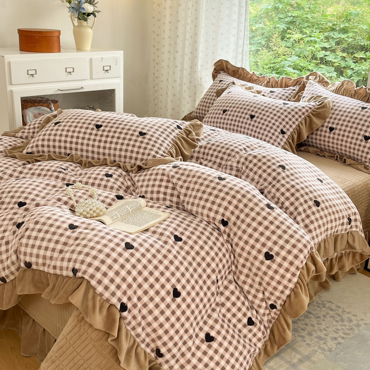 91家纺网 家纺一手货源 找家纺 牵依 2025新款韩版牛奶绒夹棉床盖四件套 爱心格