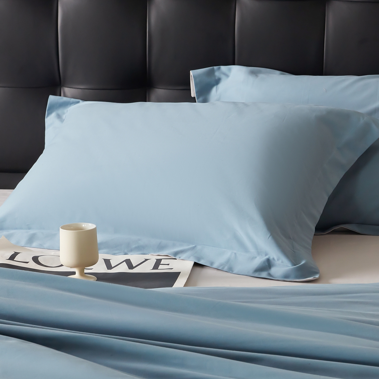 91家纺网 家纺一手货源 找家纺 秀色家纺 2025新款60支长绒棉双面加厚磨毛保暖纯棉四件套纯色被套全棉轻奢高级感 蔚蓝+珍珠灰