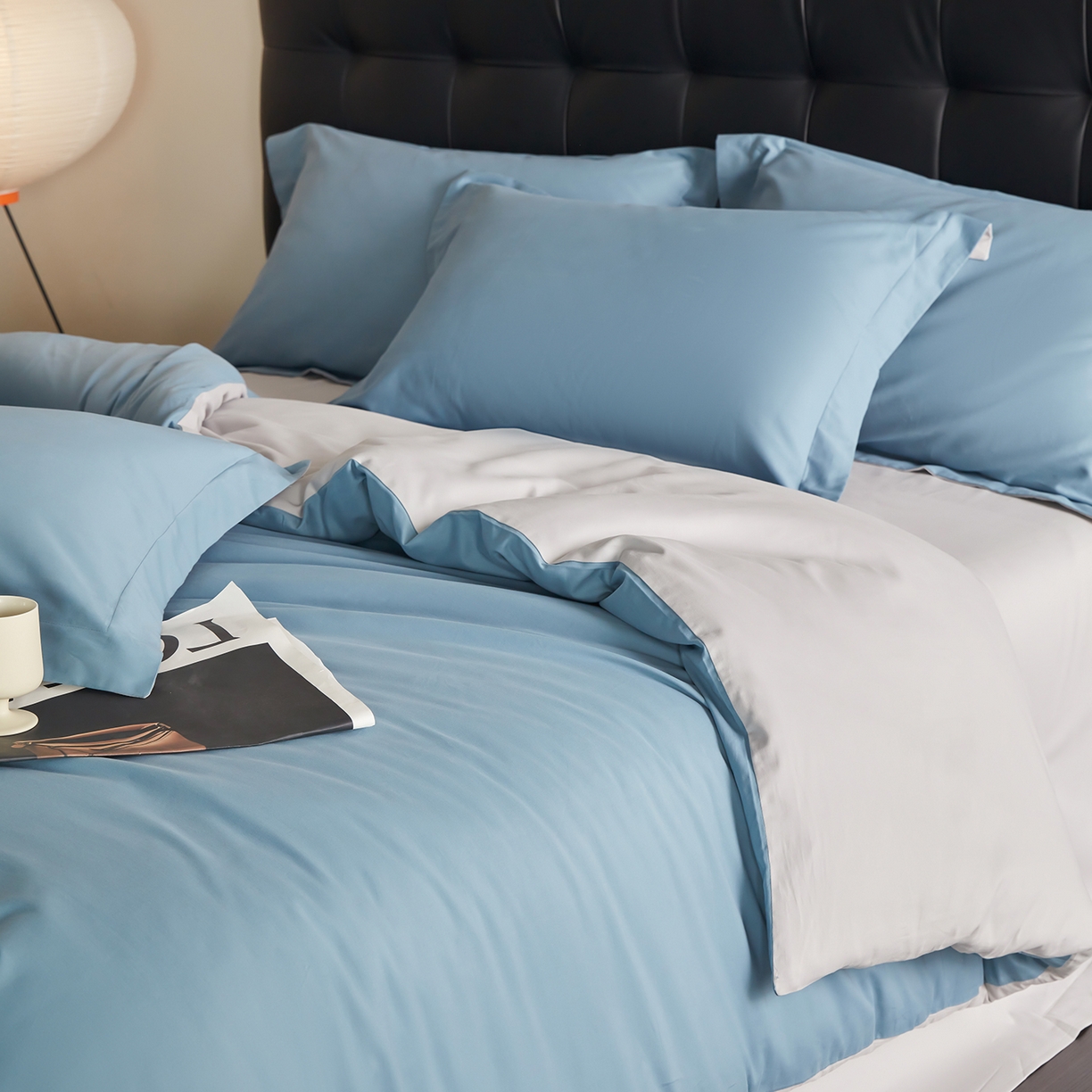 91家纺网 家纺一手货源 找家纺 秀色家纺 2025新款60支长绒棉双面加厚磨毛保暖纯棉四件套纯色被套全棉轻奢高级感 蔚蓝+珍珠灰