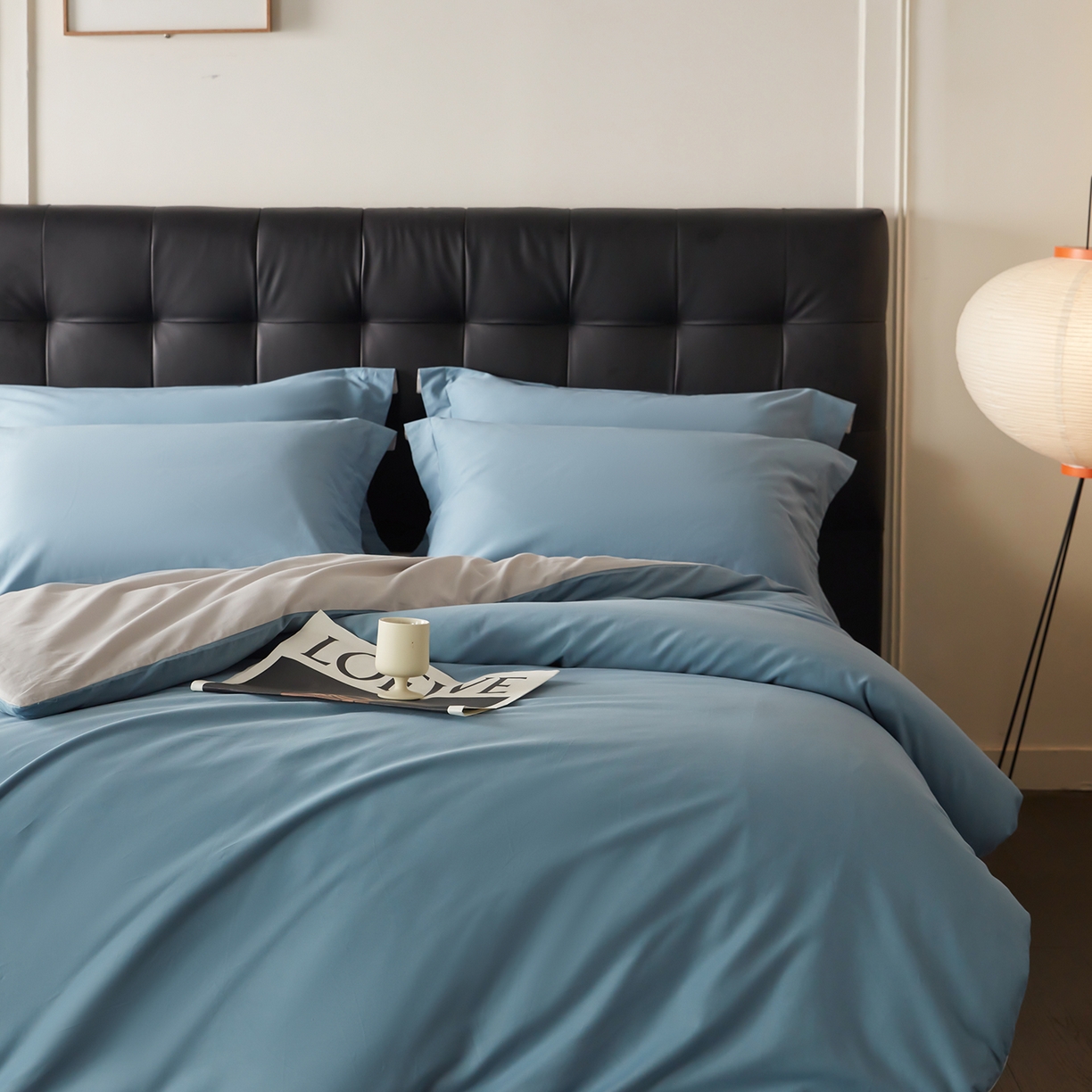 91家纺网 家纺一手货源 找家纺 秀色家纺 2025新款60支长绒棉双面加厚磨毛保暖纯棉四件套纯色被套全棉轻奢高级感 蔚蓝+珍珠灰