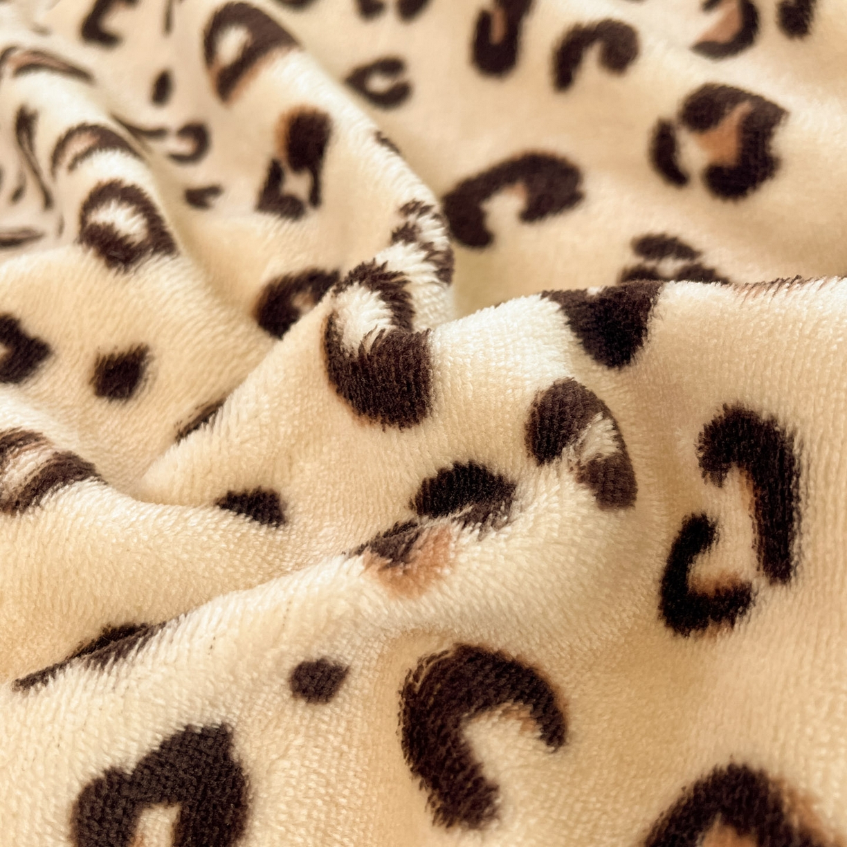 91家纺网 家纺一手货源 找家纺 牵依 2025新款韩版牛奶绒夹棉床盖四件套 豹纹咖