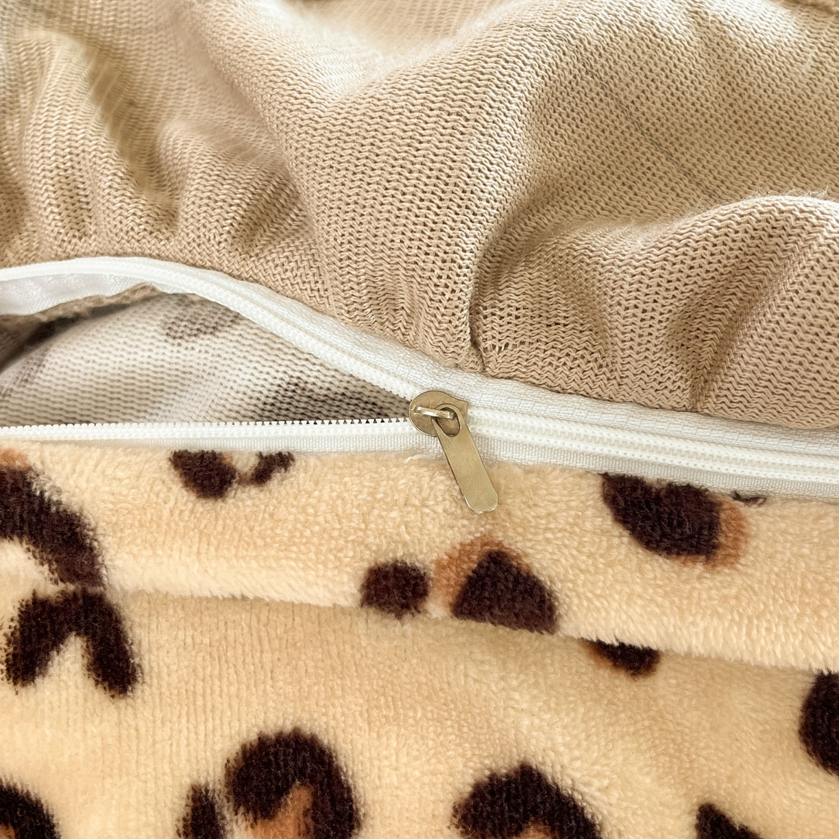 91家纺网 家纺一手货源 找家纺 牵依 2025新款韩版牛奶绒夹棉床盖四件套 豹纹咖