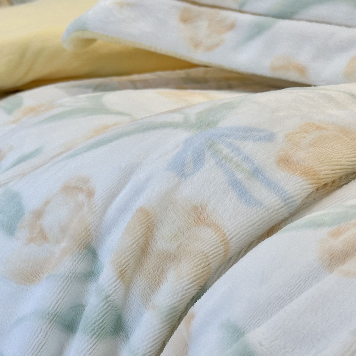 91家纺网 家纺一手货源 找家纺 JUICY 橘滋家纺 2025新款浪漫丰盈牛奶臻棉绒印花系列四件套 汀兰婉婉