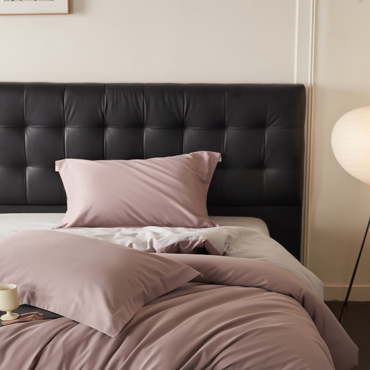 91家纺网 家纺一手货源 找家纺 秀色家纺 2025新款60支长绒棉双面加厚磨毛保暖纯棉四件套纯色被套全棉轻奢高级感 香芋紫+珍珠灰