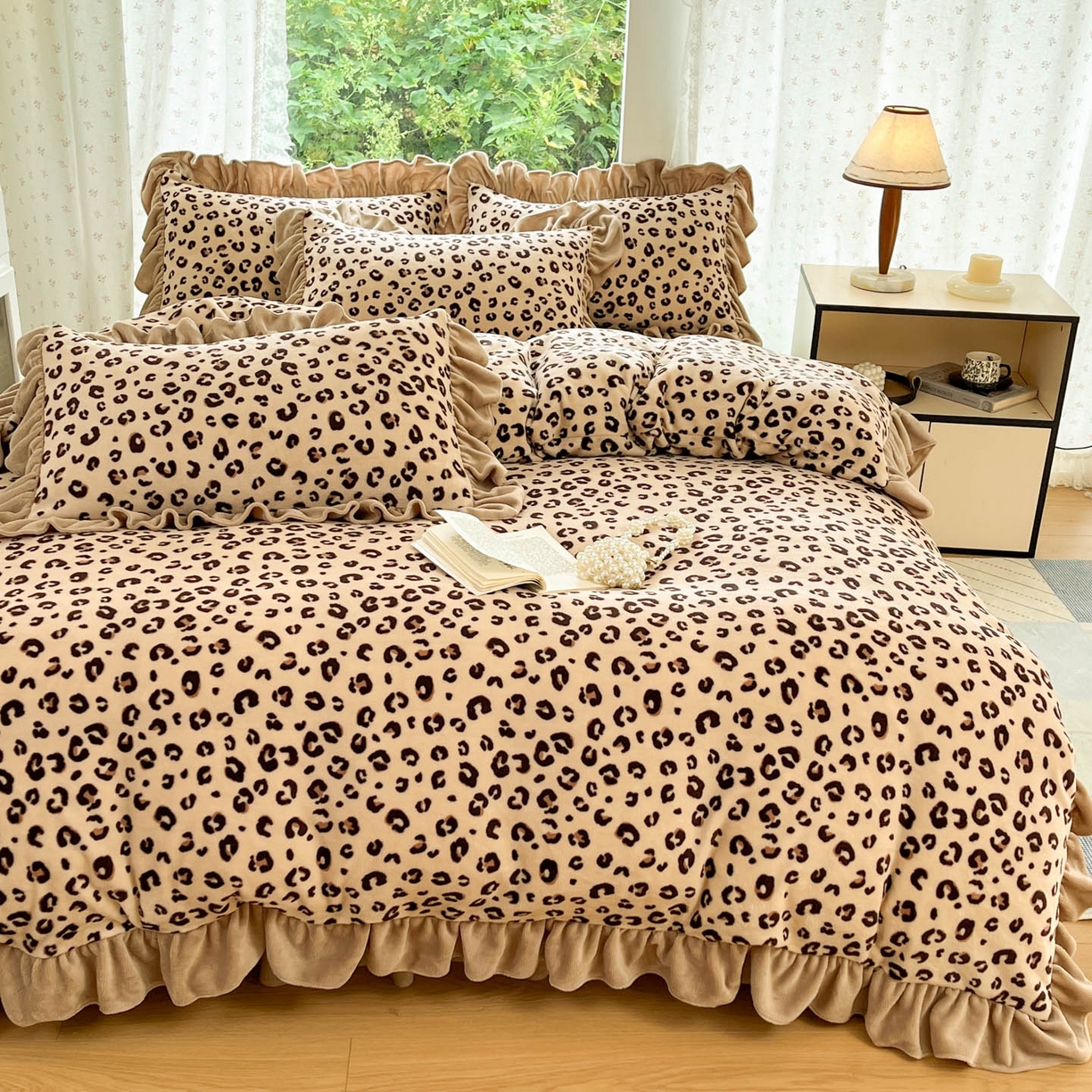 91家纺网 家纺一手货源 找家纺 牵依 2025新款韩版牛奶绒夹棉床盖四件套 豹纹咖