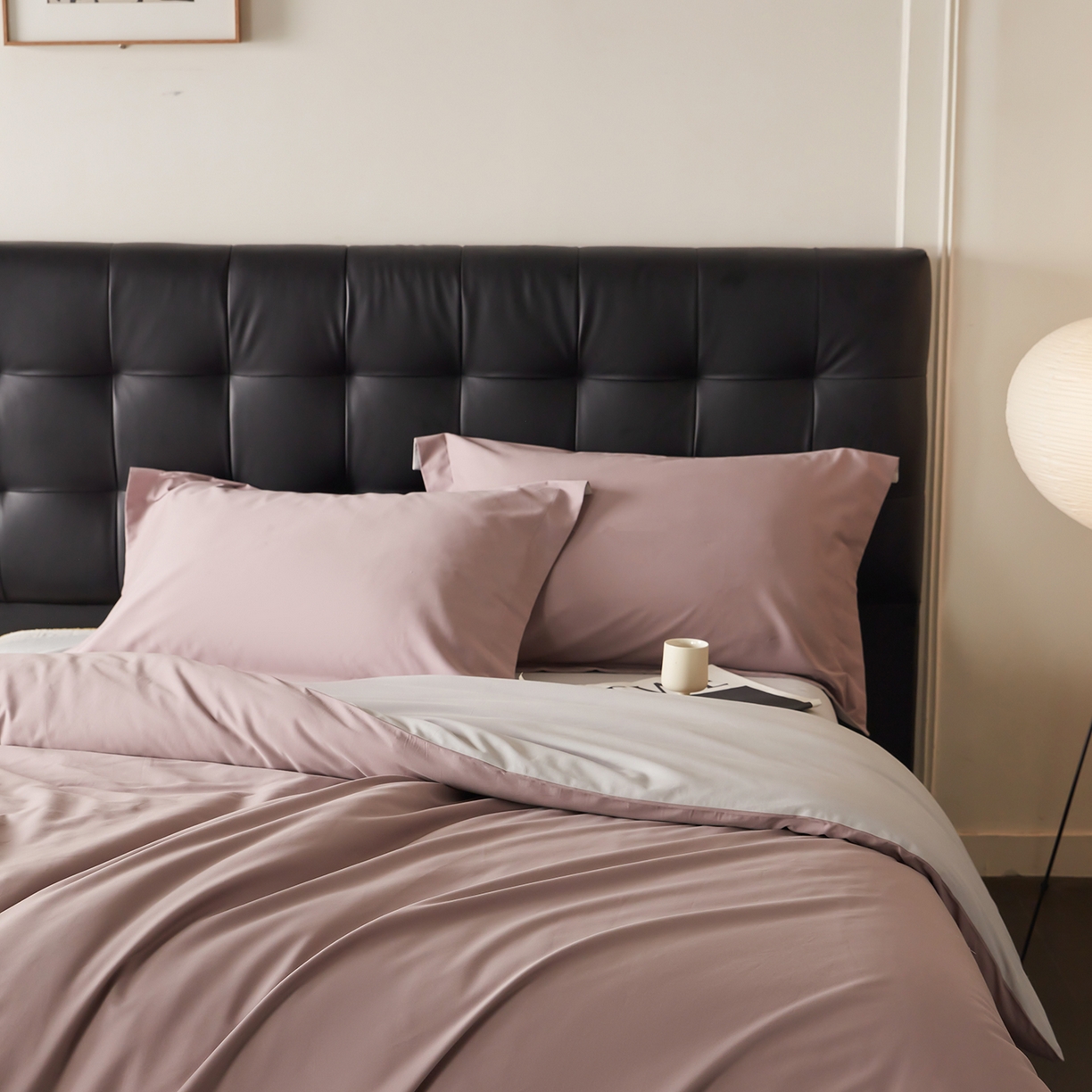 91家纺网 家纺一手货源 找家纺 秀色家纺 2025新款60支长绒棉双面加厚磨毛保暖纯棉四件套纯色被套全棉轻奢高级感 香芋紫+珍珠灰