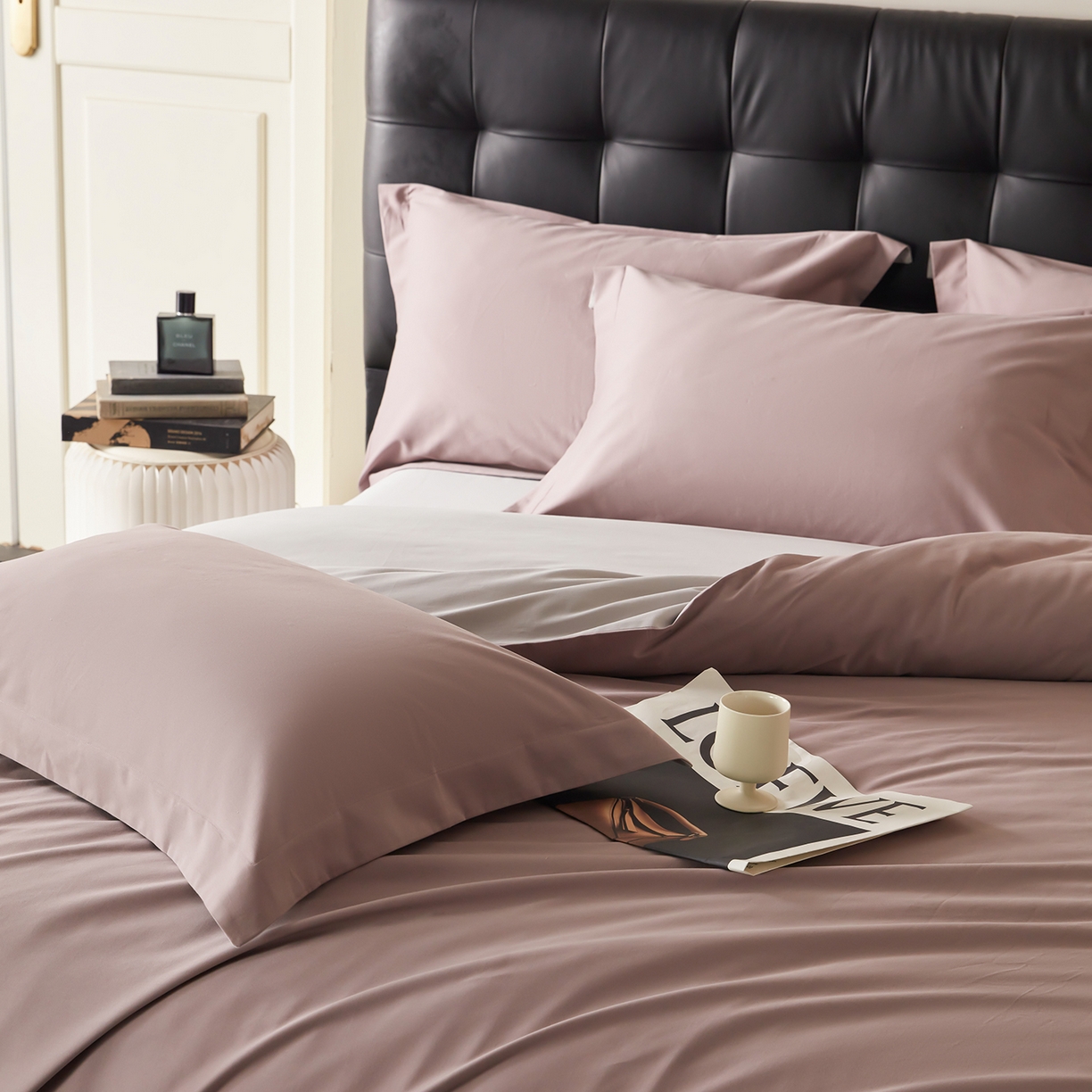 91家纺网 家纺一手货源 找家纺 秀色家纺 2025新款60支长绒棉双面加厚磨毛保暖纯棉四件套纯色被套全棉轻奢高级感 香芋紫+珍珠灰