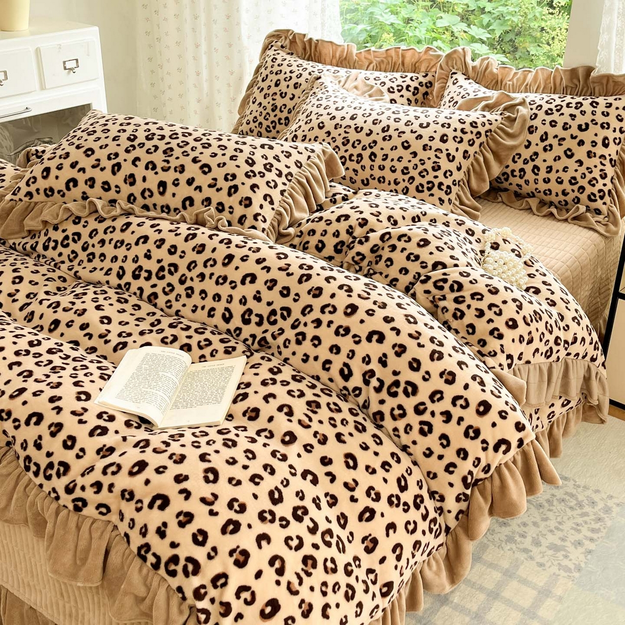 91家纺网 家纺一手货源 找家纺 牵依 2025新款韩版牛奶绒夹棉床盖四件套 豹纹咖