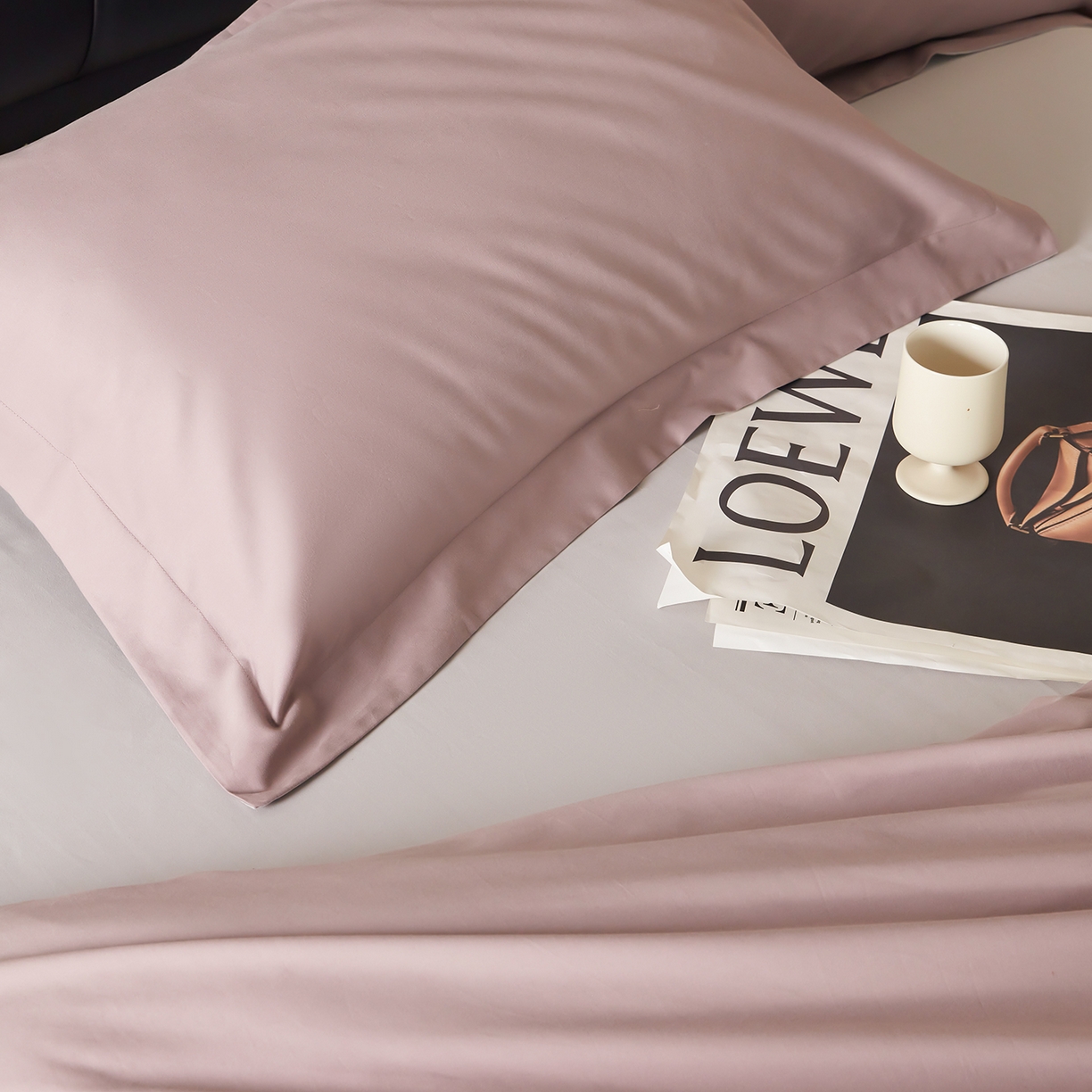 91家纺网 家纺一手货源 找家纺 秀色家纺 2025新款60支长绒棉双面加厚磨毛保暖纯棉四件套纯色被套全棉轻奢高级感 香芋紫+珍珠灰