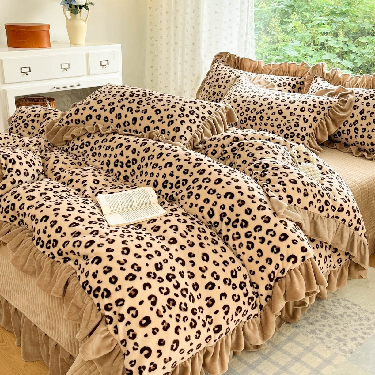 91家纺网 家纺一手货源 找家纺 牵依 2025新款韩版牛奶绒夹棉床盖四件套 豹纹咖