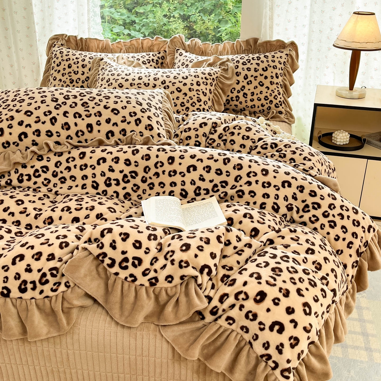 91家纺网 家纺一手货源 找家纺 牵依 2025新款韩版牛奶绒夹棉床盖四件套 豹纹咖