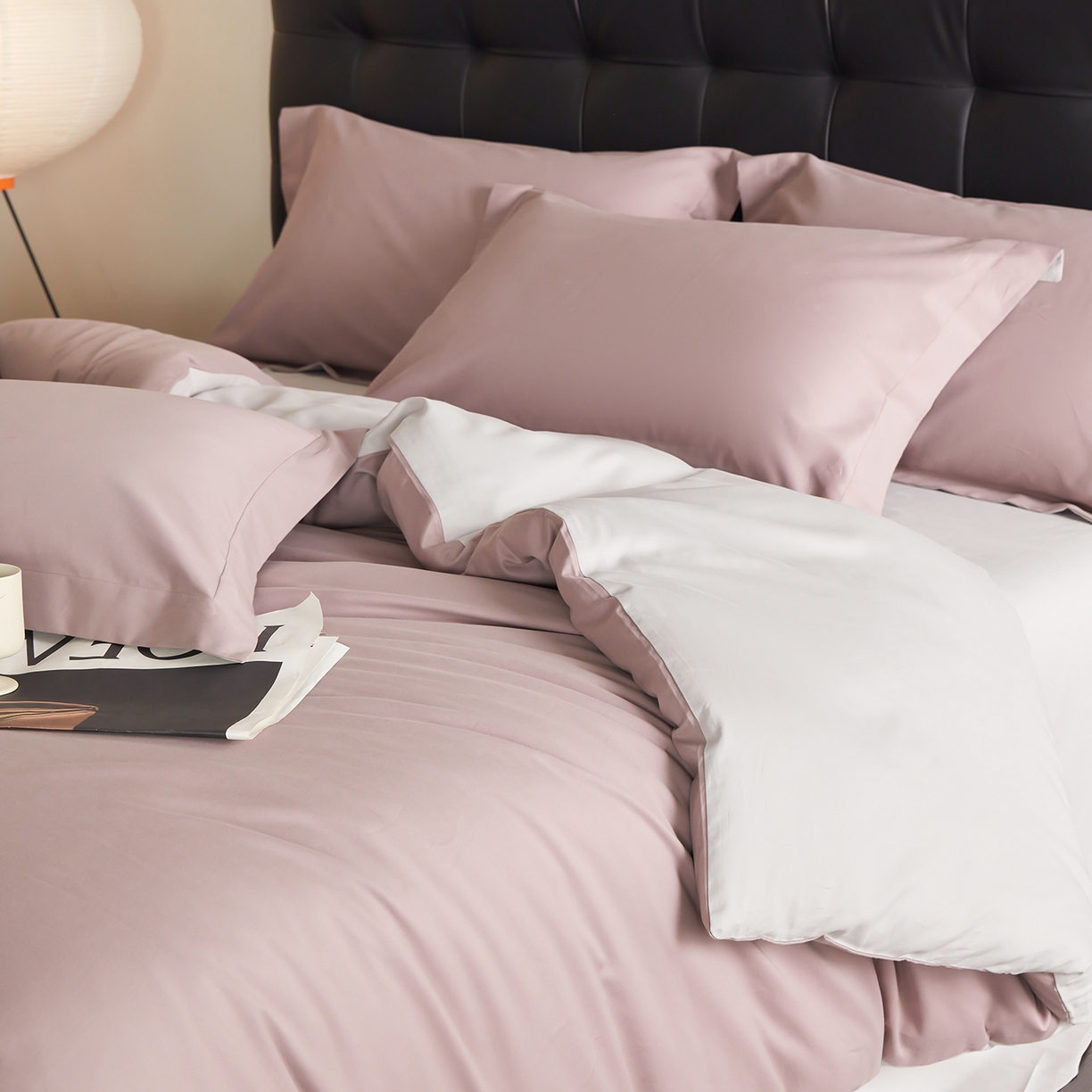 91家纺网 家纺一手货源 找家纺 秀色家纺 2025新款60支长绒棉双面加厚磨毛保暖纯棉四件套纯色被套全棉轻奢高级感 香芋紫+珍珠灰