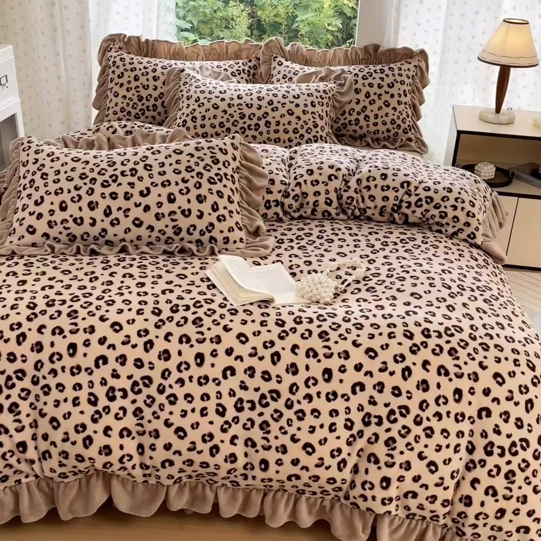 91家纺网 家纺一手货源 找家纺 牵依 2025新款韩版牛奶绒夹棉床盖四件套 豹纹咖