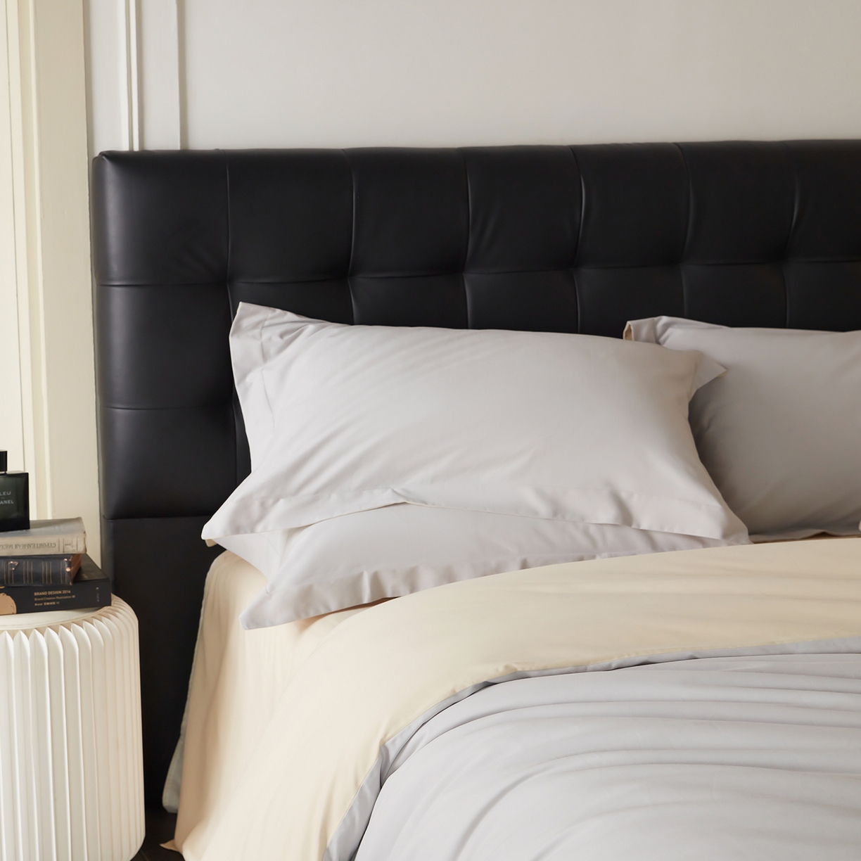 91家纺网 家纺一手货源 找家纺 秀色家纺 2025新款60支长绒棉双面加厚磨毛保暖纯棉四件套纯色被套全棉轻奢高级感 珍珠灰+奶油