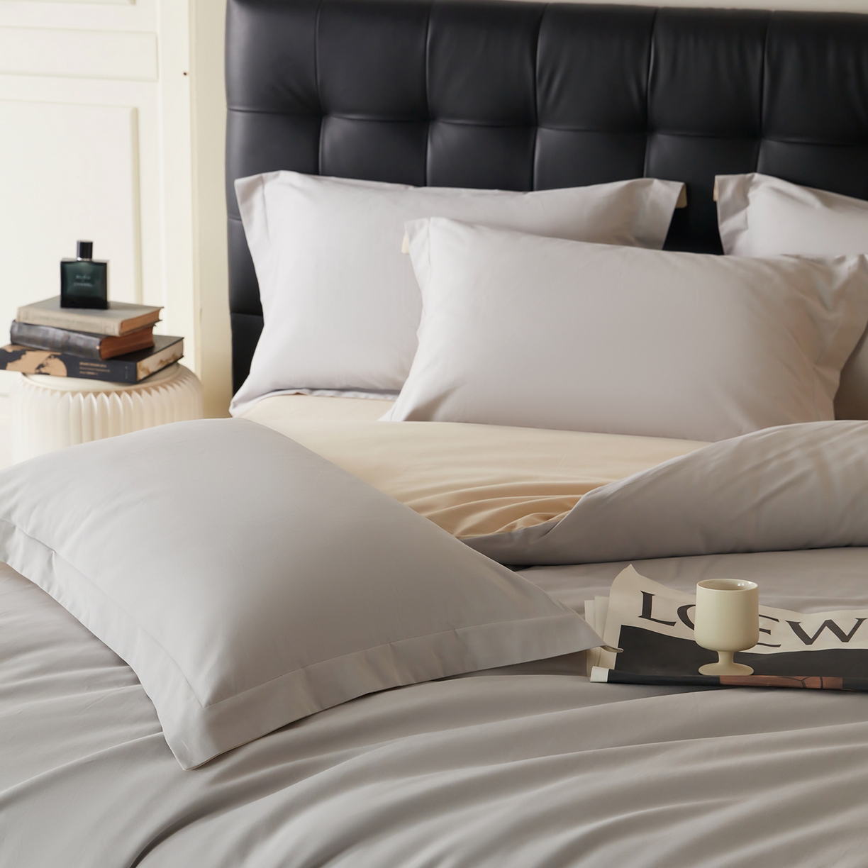 91家纺网 家纺一手货源 找家纺 秀色家纺 2025新款60支长绒棉双面加厚磨毛保暖纯棉四件套纯色被套全棉轻奢高级感 珍珠灰+奶油