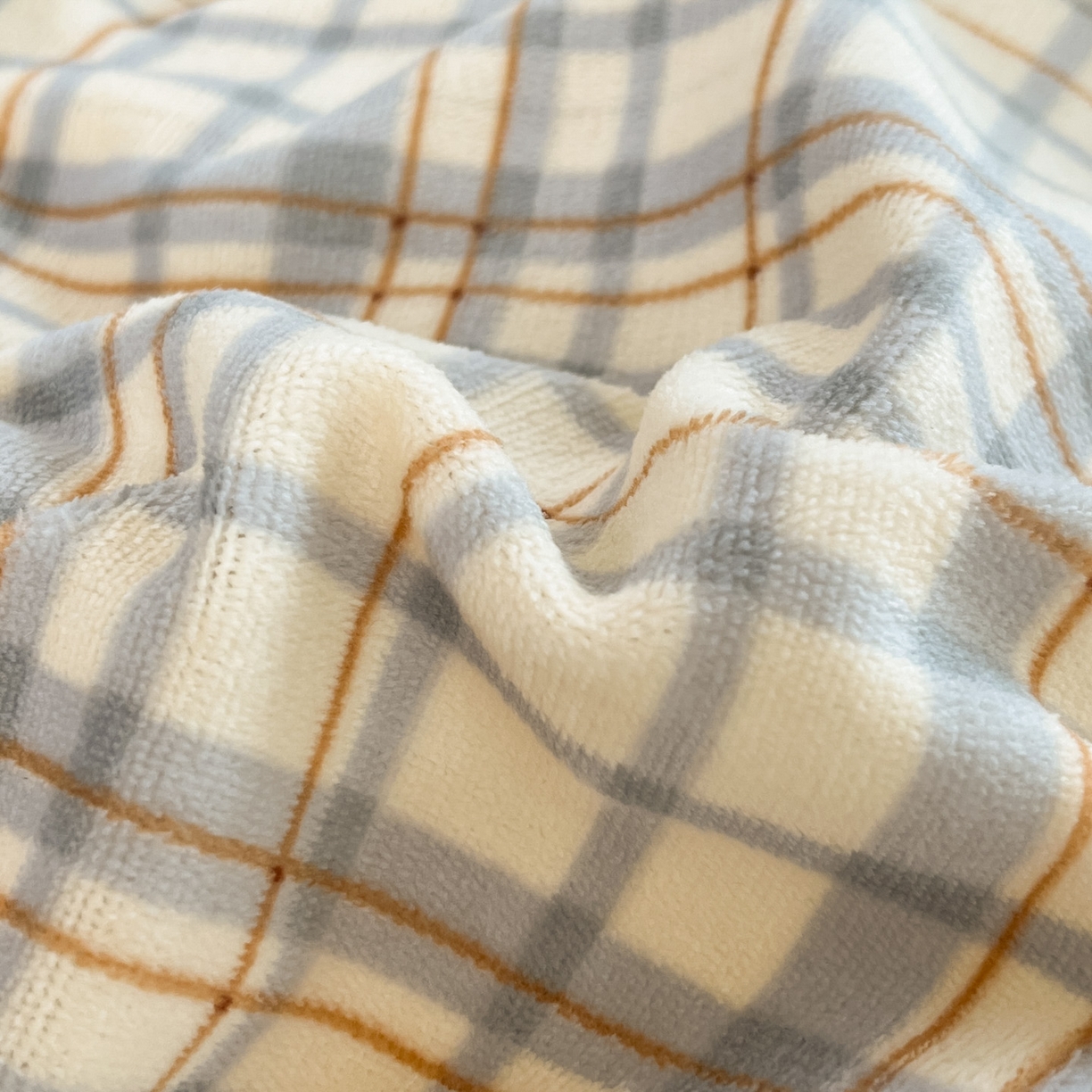 91家纺网 家纺一手货源 找家纺 牵依 2025新款韩版牛奶绒夹棉床盖四件套 格子小熊