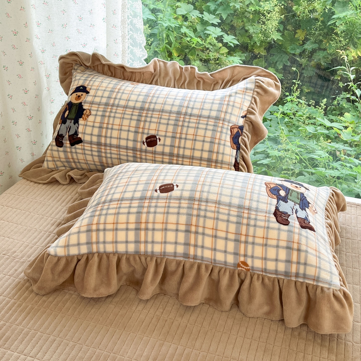 91家纺网 家纺一手货源 找家纺 牵依 2025新款韩版牛奶绒夹棉床盖四件套 格子小熊