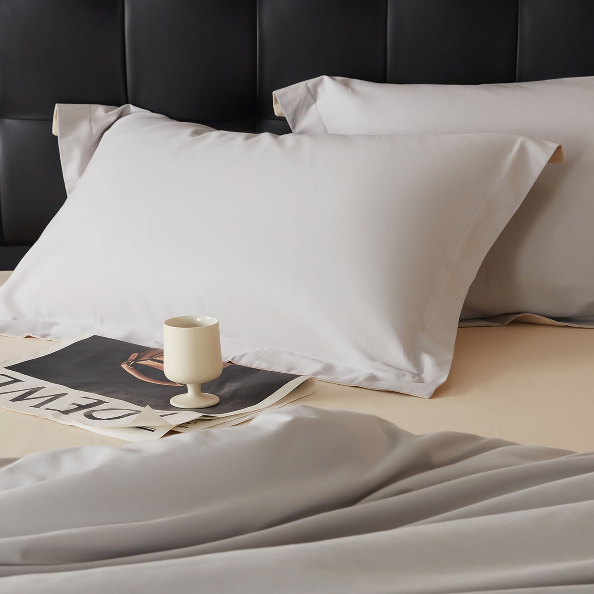 91家纺网 家纺一手货源 找家纺 秀色家纺 2025新款60支长绒棉双面加厚磨毛保暖纯棉四件套纯色被套全棉轻奢高级感 珍珠灰+奶油