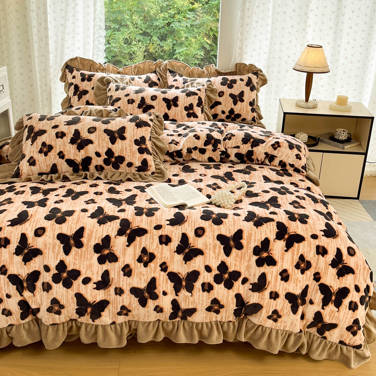 91家纺网 家纺一手货源 找家纺 牵依 2025新款韩版牛奶绒夹棉床盖四件套 蝴蝶豹纹