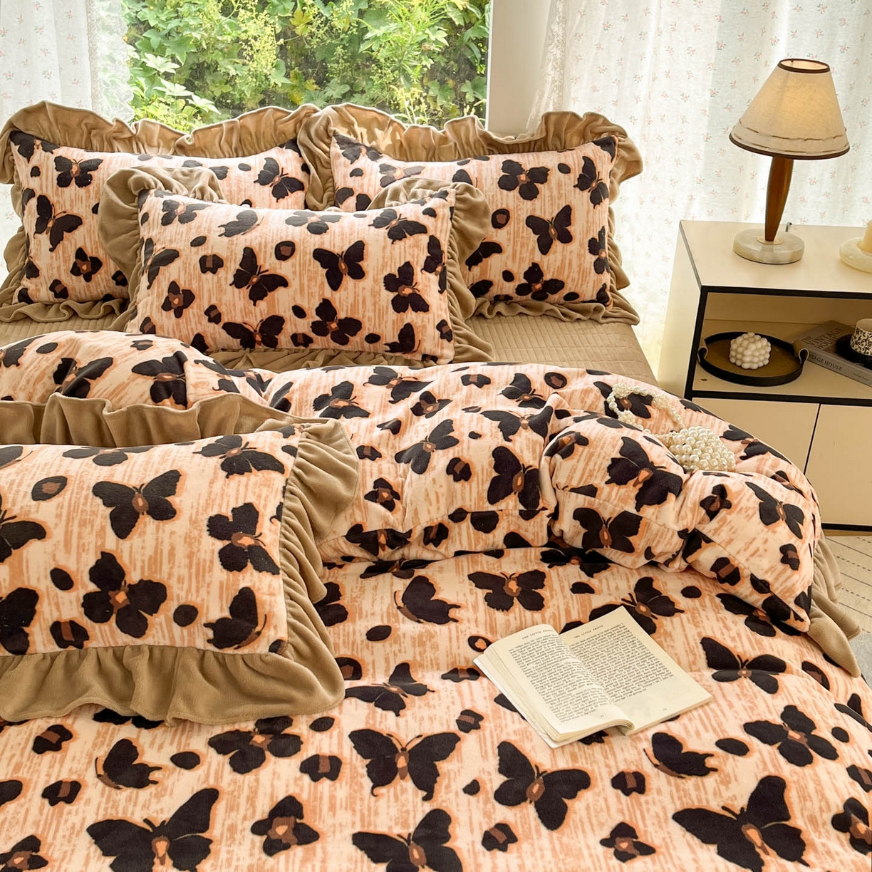 91家纺网 家纺一手货源 找家纺 牵依 2025新款韩版牛奶绒夹棉床盖四件套 蝴蝶豹纹