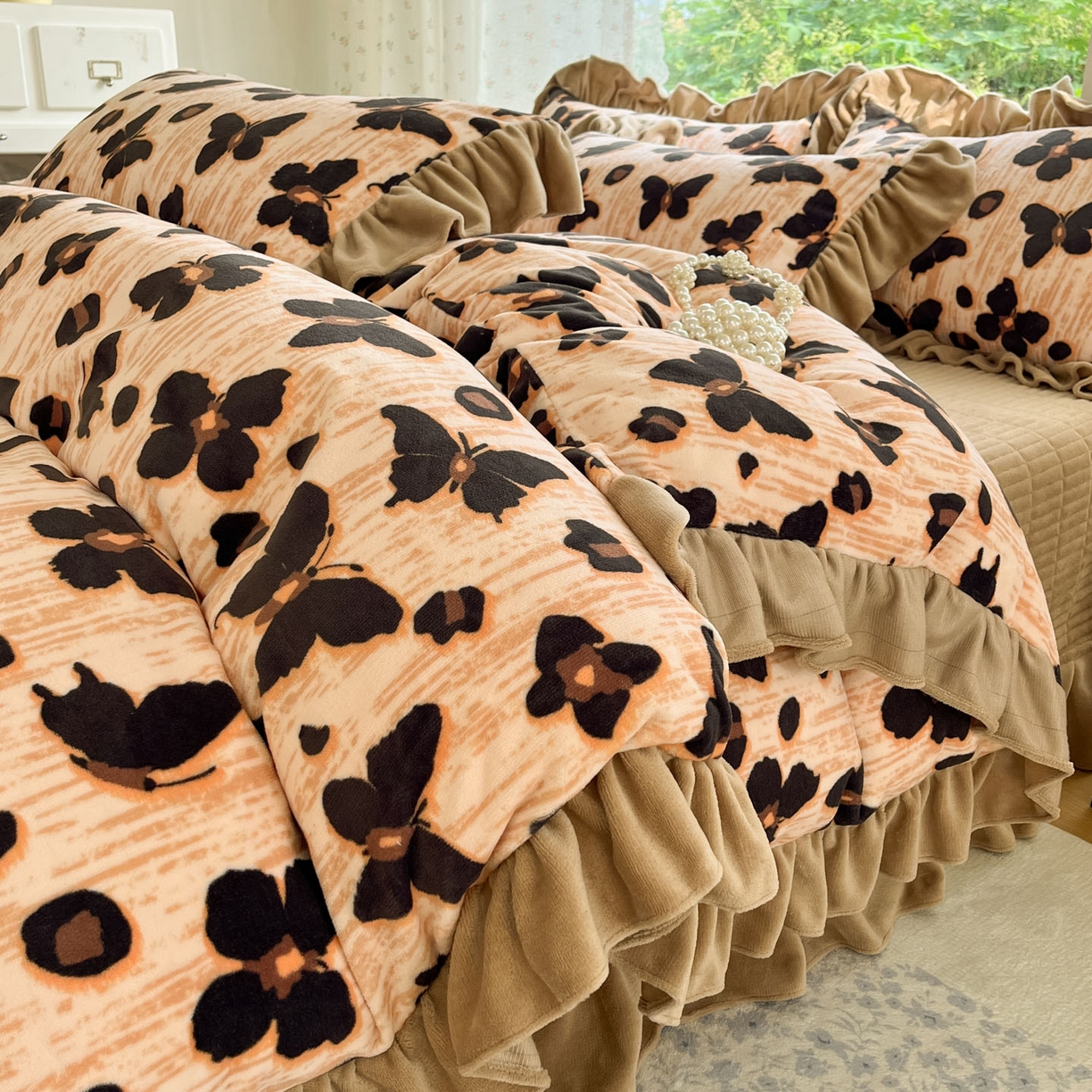 91家纺网 家纺一手货源 找家纺 牵依 2025新款韩版牛奶绒夹棉床盖四件套 蝴蝶豹纹