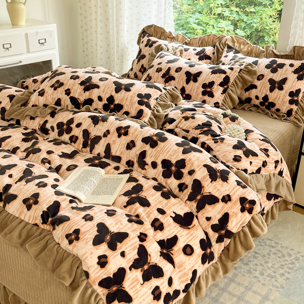 91家纺网 家纺一手货源 找家纺 牵依 2025新款韩版牛奶绒夹棉床盖四件套 蝴蝶豹纹