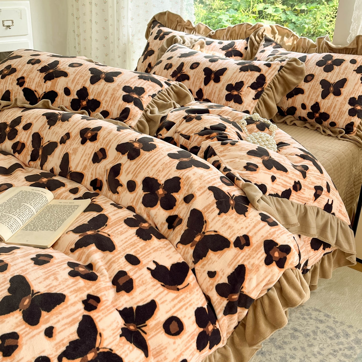 91家纺网 家纺一手货源 找家纺 牵依 2025新款韩版牛奶绒夹棉床盖四件套 蝴蝶豹纹