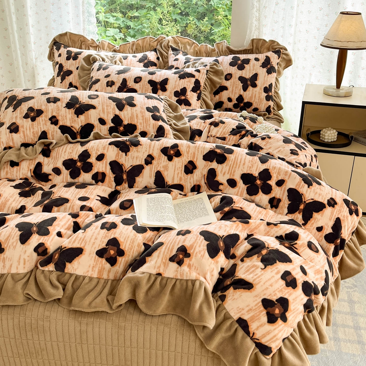 91家纺网 家纺一手货源 找家纺 牵依 2025新款韩版牛奶绒夹棉床盖四件套 蝴蝶豹纹