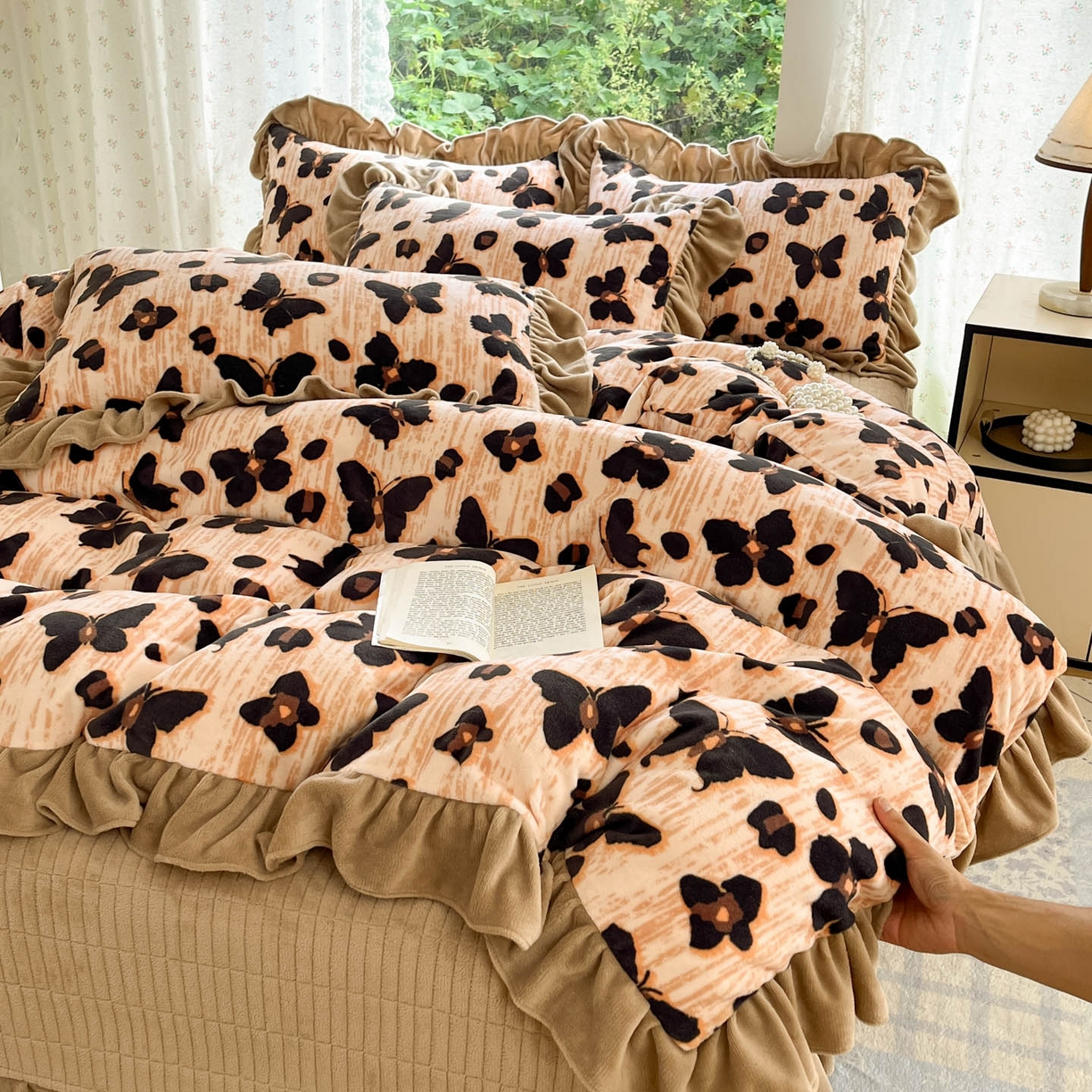 91家纺网 家纺一手货源 找家纺 牵依 2025新款韩版牛奶绒夹棉床盖四件套 蝴蝶豹纹