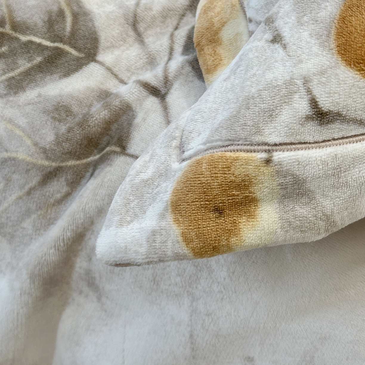 91家纺网 家纺一手货源 找家纺 JUICY 橘滋家纺 2025新款浪漫丰盈牛奶臻棉绒印花系列四件套 叶染