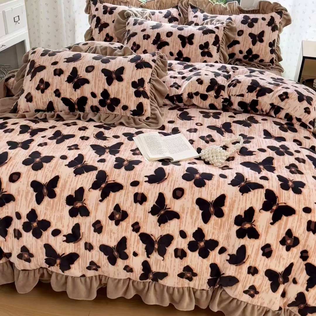 91家纺网 家纺一手货源 找家纺 牵依 2025新款韩版牛奶绒夹棉床盖四件套 蝴蝶豹纹