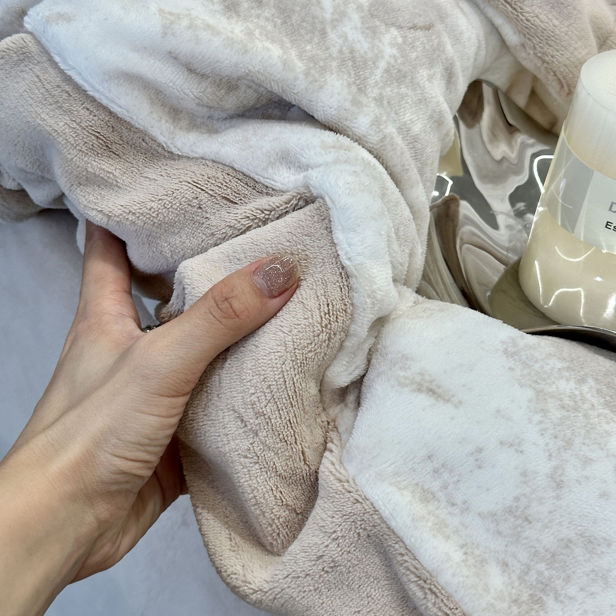 91家纺网 家纺一手货源 找家纺 JUICY 橘滋家纺 2025新款浪漫丰盈牛奶臻棉绒印花系列四件套 叶染