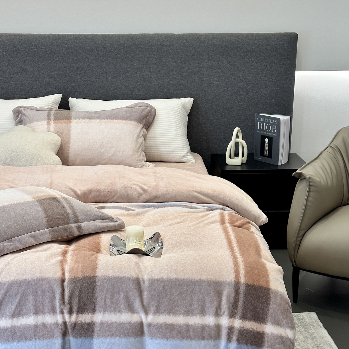 91家纺网 家纺一手货源 找家纺 JUICY 橘滋家纺 2025新款浪漫丰盈牛奶臻棉绒印花系列四件套 影格