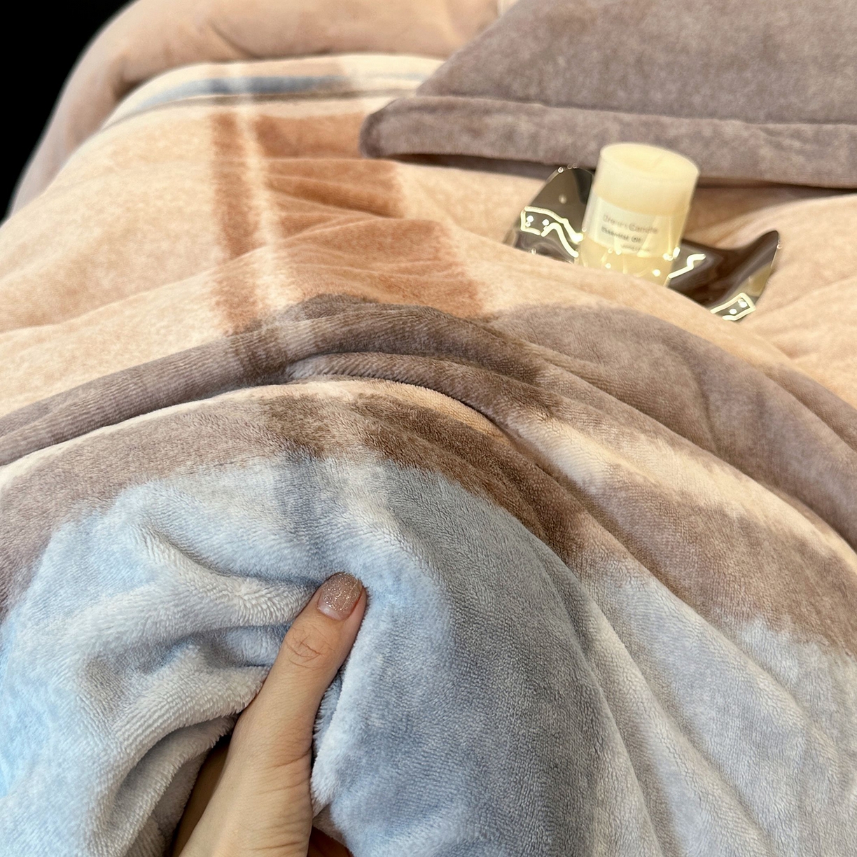 91家纺网 家纺一手货源 找家纺 JUICY 橘滋家纺 2025新款浪漫丰盈牛奶臻棉绒印花系列四件套 影格