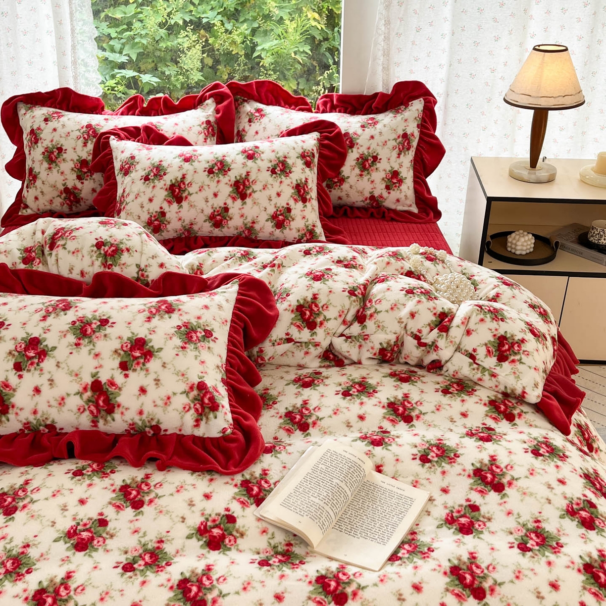 91家纺网 家纺一手货源 找家纺 牵依 2025新款韩版牛奶绒夹棉床盖四件套 梨花落