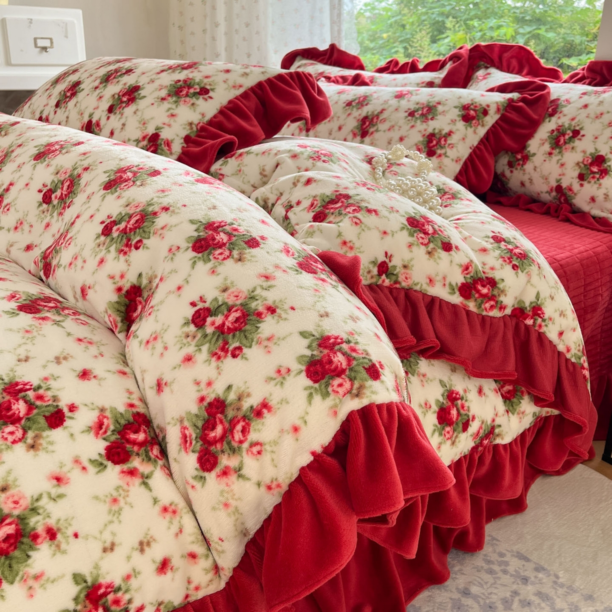 91家纺网 家纺一手货源 找家纺 牵依 2025新款韩版牛奶绒夹棉床盖四件套 梨花落