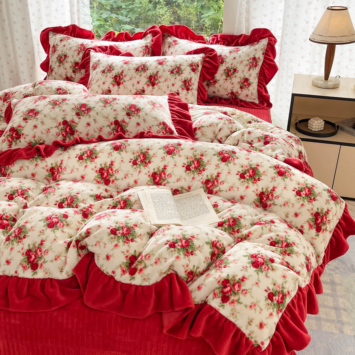 91家纺网 家纺一手货源 找家纺 牵依 2025新款韩版牛奶绒夹棉床盖四件套 梨花落