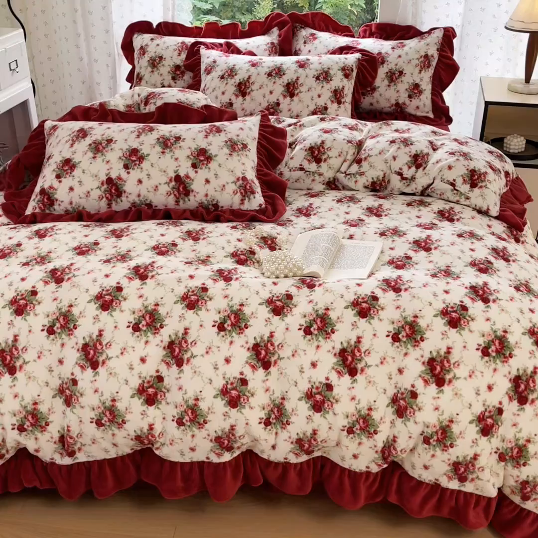 91家纺网 家纺一手货源 找家纺 牵依 2025新款韩版牛奶绒夹棉床盖四件套 梨花落