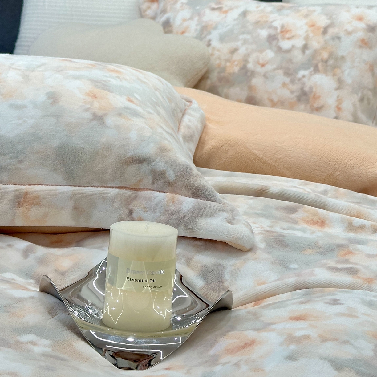 91家纺网 家纺一手货源 找家纺 JUICY 橘滋家纺 2025新款浪漫丰盈牛奶臻棉绒印花系列四件套 玉容