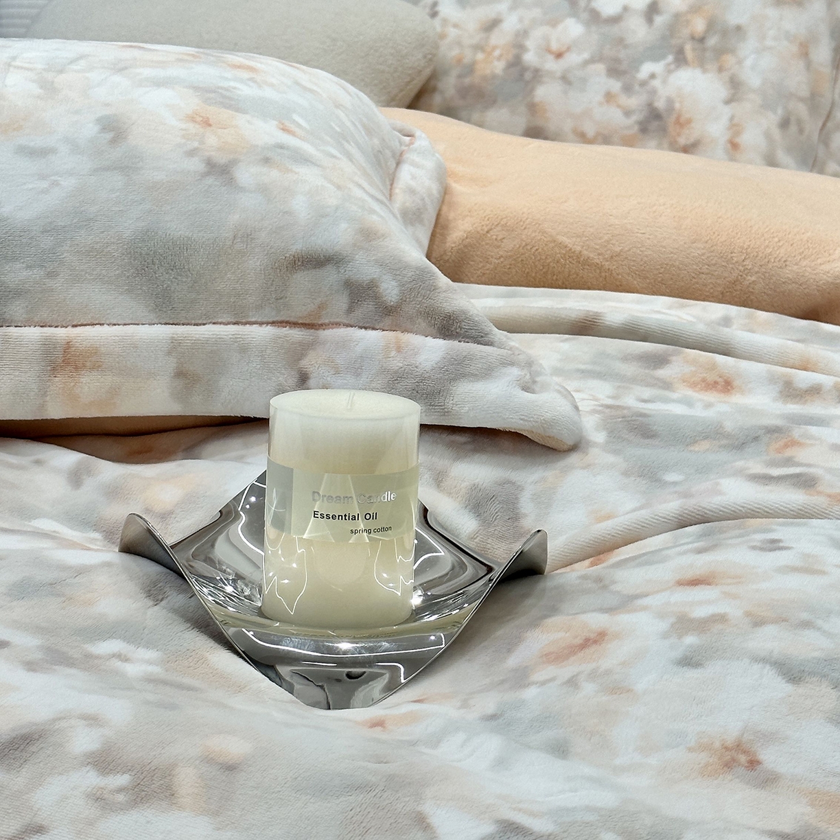 91家纺网 家纺一手货源 找家纺 JUICY 橘滋家纺 2025新款浪漫丰盈牛奶臻棉绒印花系列四件套 玉容