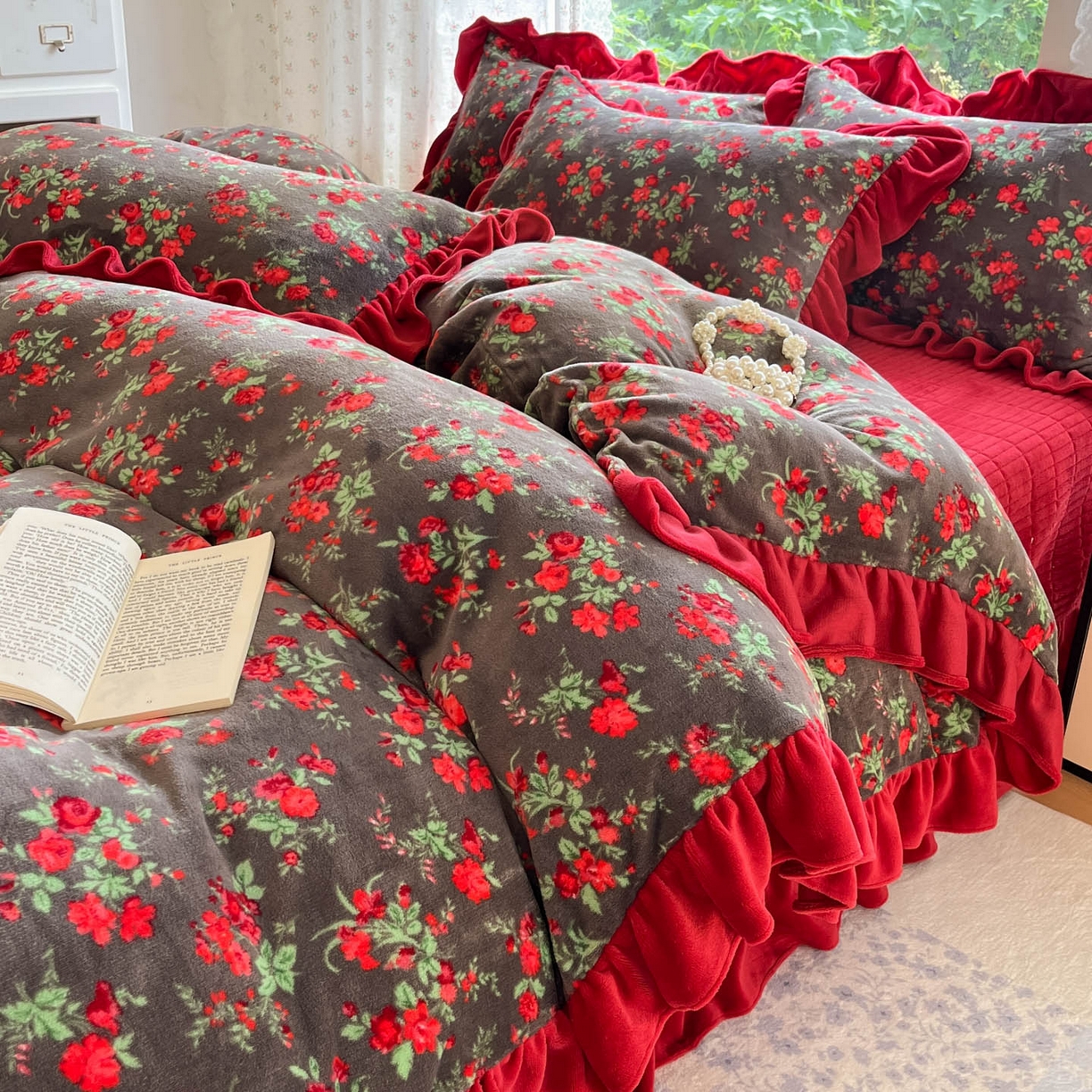 91家纺网 家纺一手货源 找家纺 牵依 2025新款韩版牛奶绒夹棉床盖四件套 玫瑰的故事