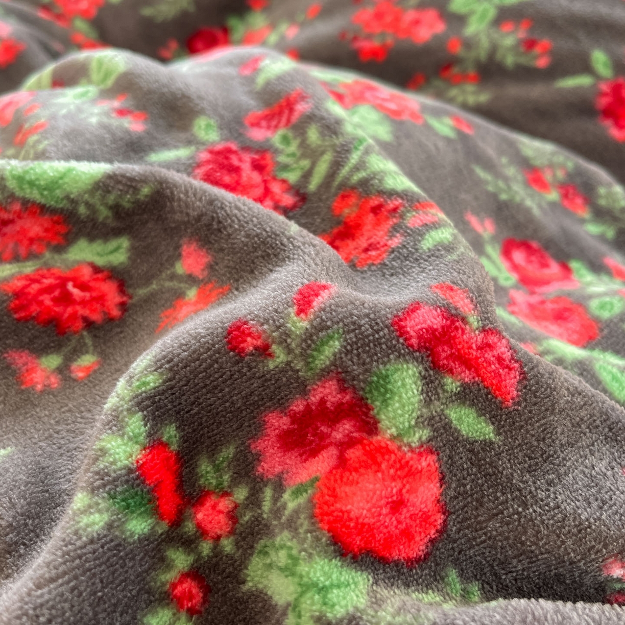 91家纺网 家纺一手货源 找家纺 牵依 2025新款韩版牛奶绒夹棉床盖四件套 玫瑰的故事