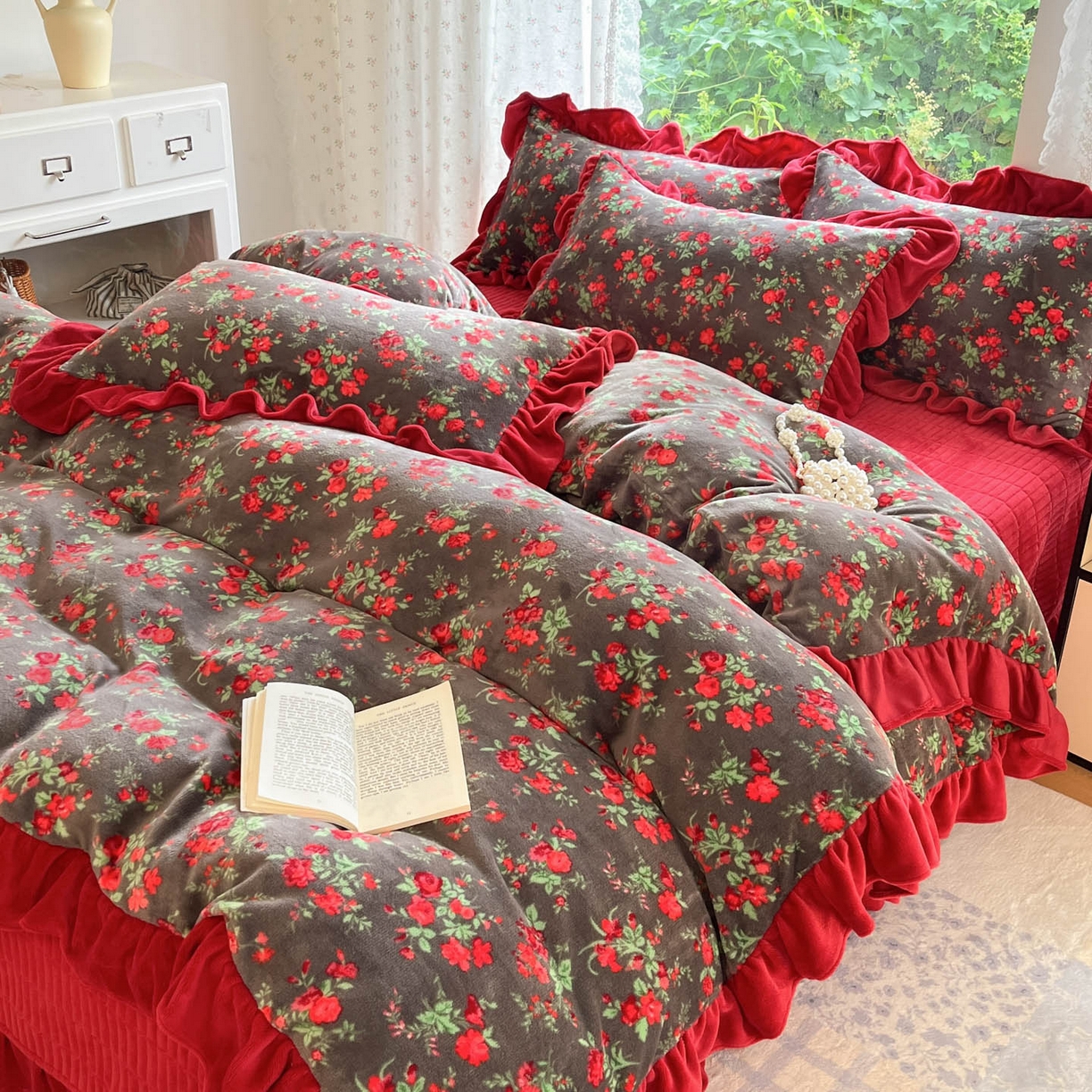 91家纺网 家纺一手货源 找家纺 牵依 2025新款韩版牛奶绒夹棉床盖四件套 玫瑰的故事