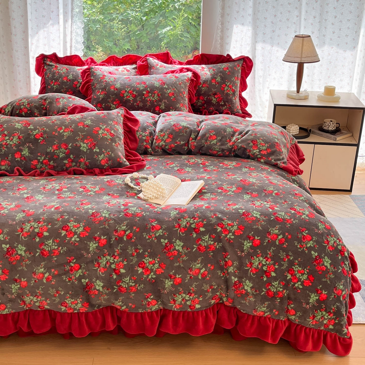 91家纺网 家纺一手货源 找家纺 牵依 2025新款韩版牛奶绒夹棉床盖四件套 玫瑰的故事