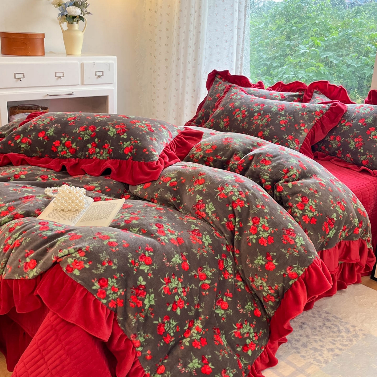 91家纺网 家纺一手货源 找家纺 牵依 2025新款韩版牛奶绒夹棉床盖四件套 玫瑰的故事