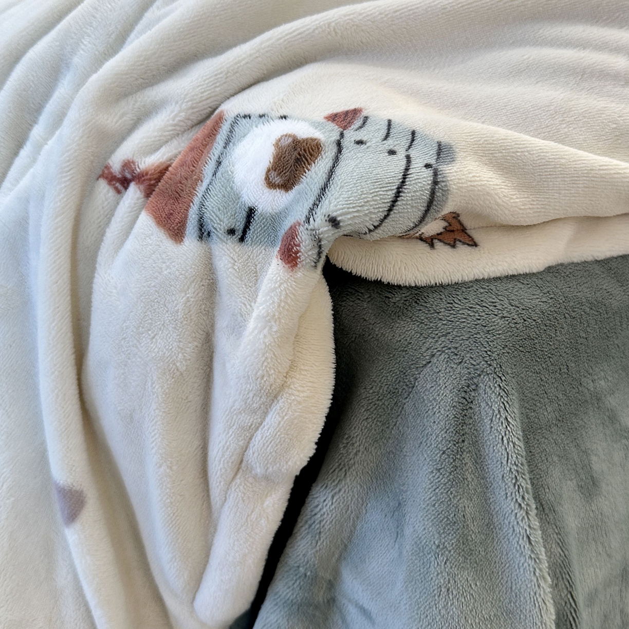 91家纺网 家纺一手货源 找家纺 JUICY 橘滋家纺 2025新款浪漫丰盈牛奶臻棉绒印花系列四件套 月球之行