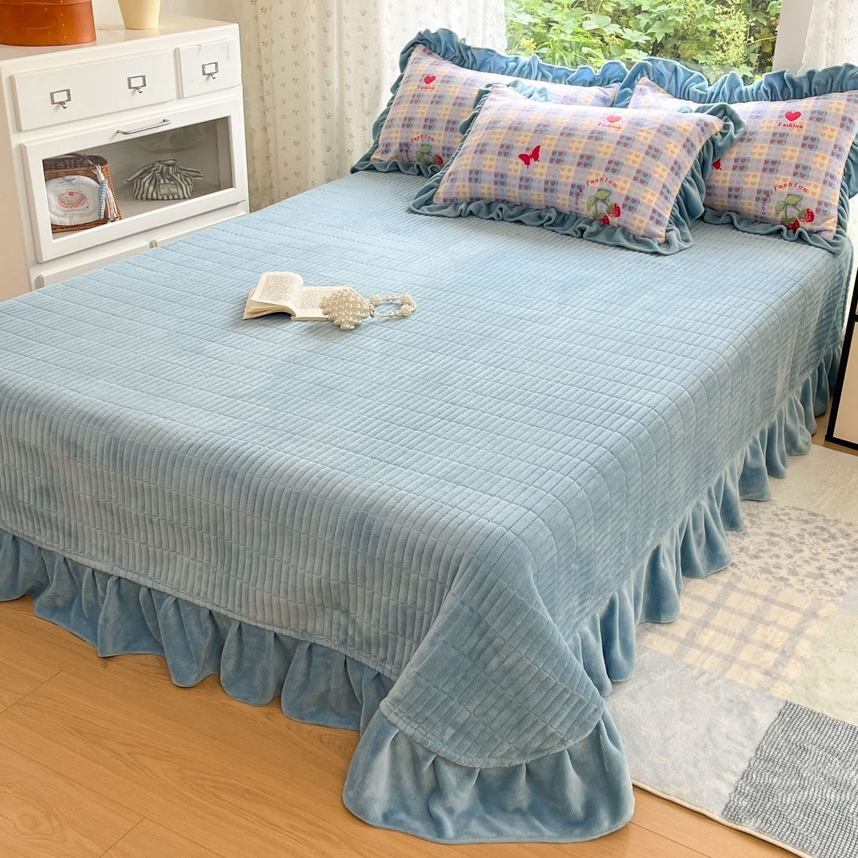 91家纺网 家纺一手货源 找家纺 牵依 2025新款韩版牛奶绒夹棉床盖四件套 奶油草莓