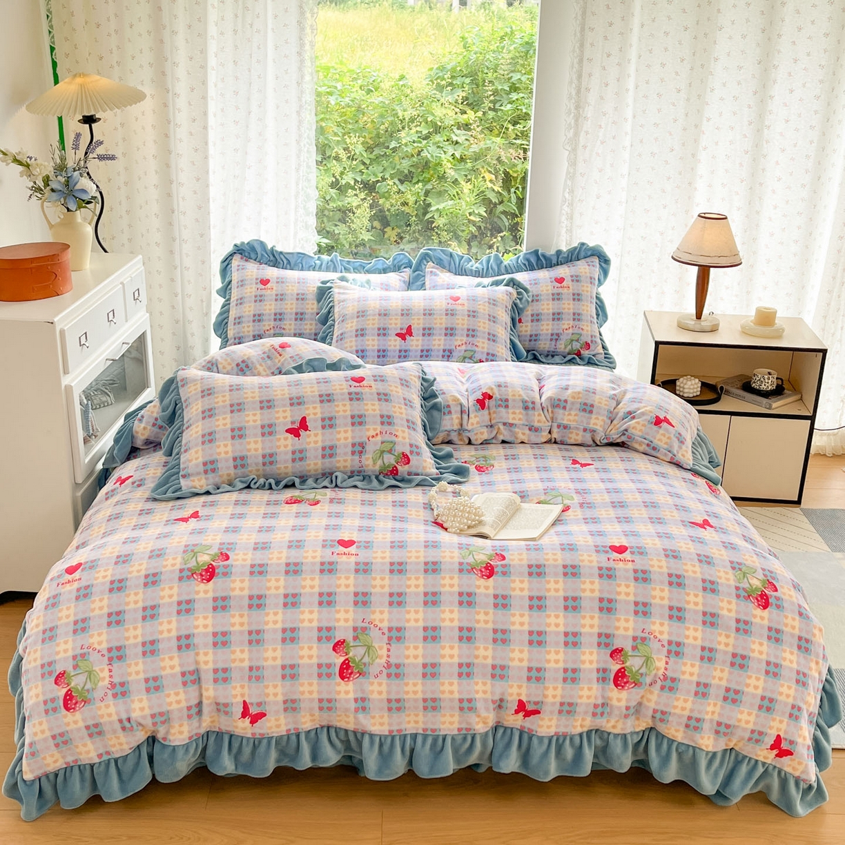 91家纺网 家纺一手货源 找家纺 牵依 2025新款韩版牛奶绒夹棉床盖四件套 奶油草莓